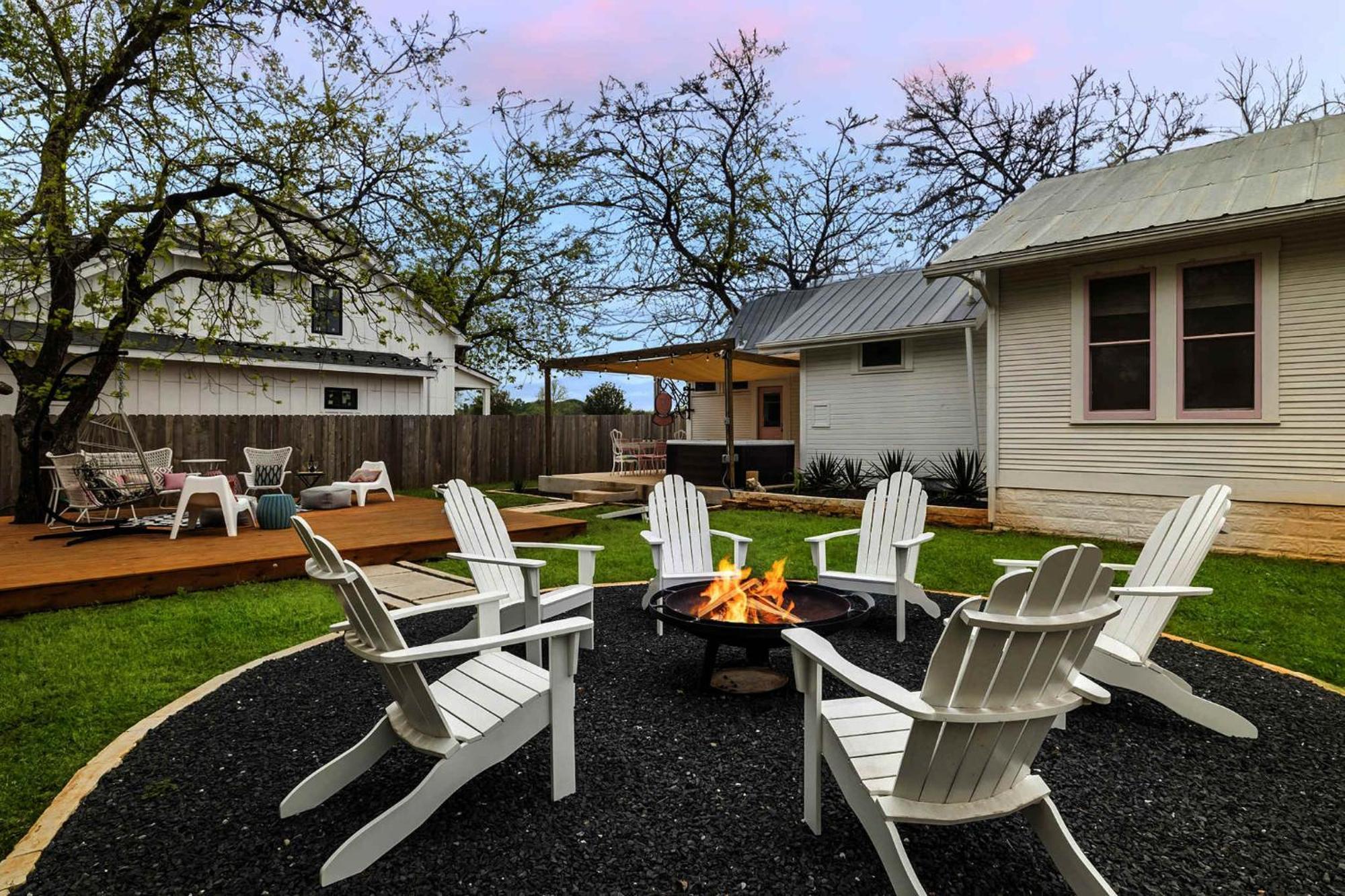 Villa Pink Duchess - Mins To Main Hot Tub & Fire Pit Fredericksburg Exterior foto